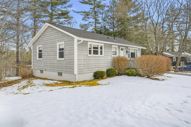 $275,000 | 8 Roberta Street, Farmingdale, ME 04344