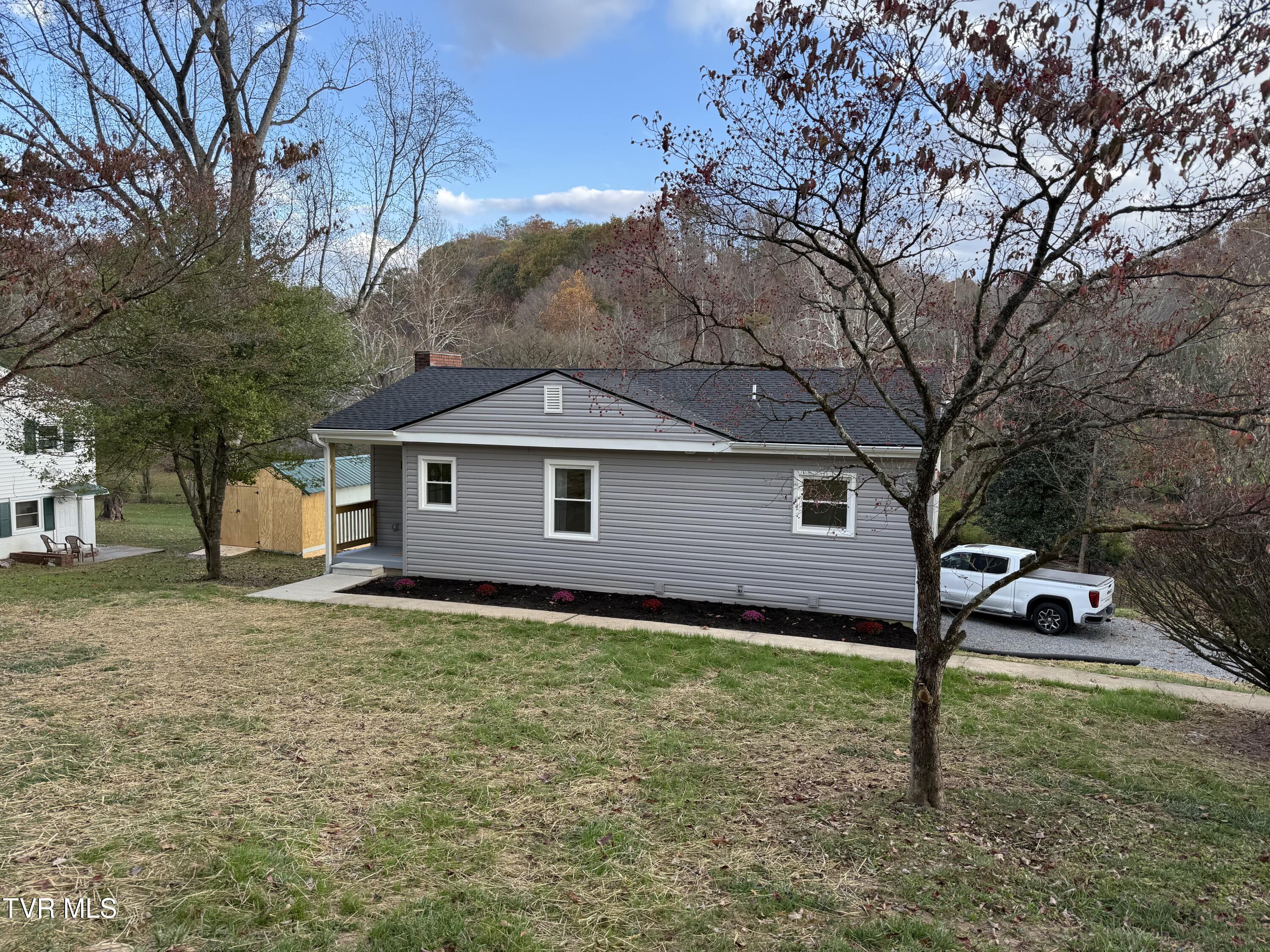 533 Cedar Valley Road Bristol, TN 37620 - Photo 1 of 14 IMG_1032