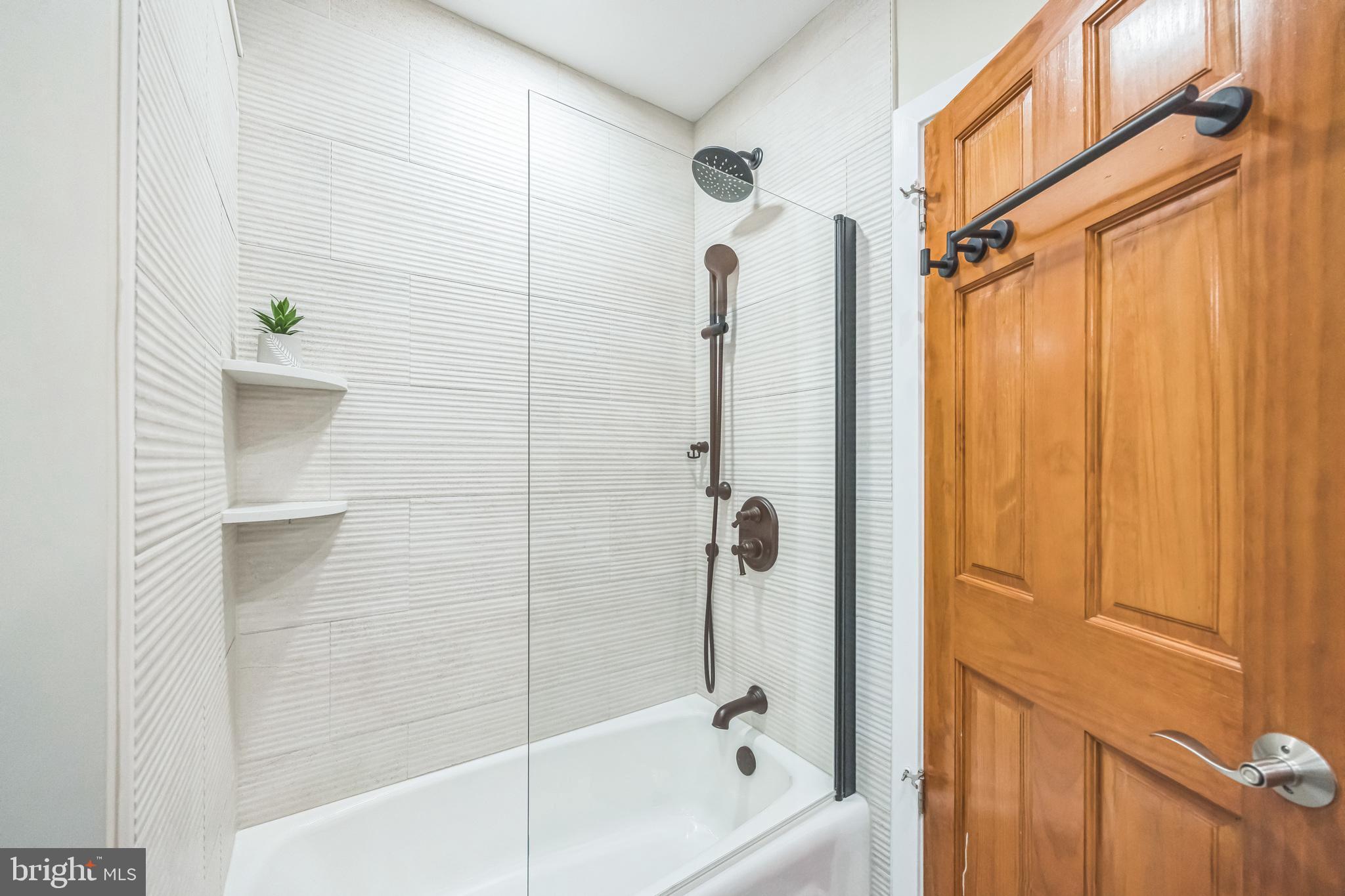 700 Pine Ridge Road Media, PA 19063 - Photo 24 of 50 a bathroom with a shower and a tub