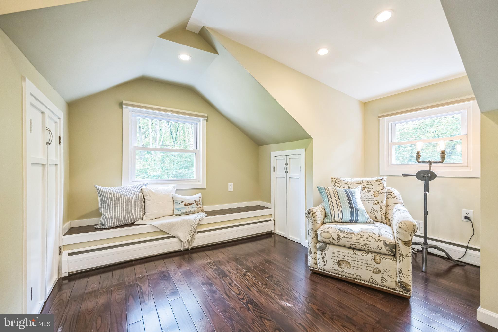 700 Pine Ridge Road Media, PA 19063 - Photo 28 of 50 a living room with furniture and a wooden floor