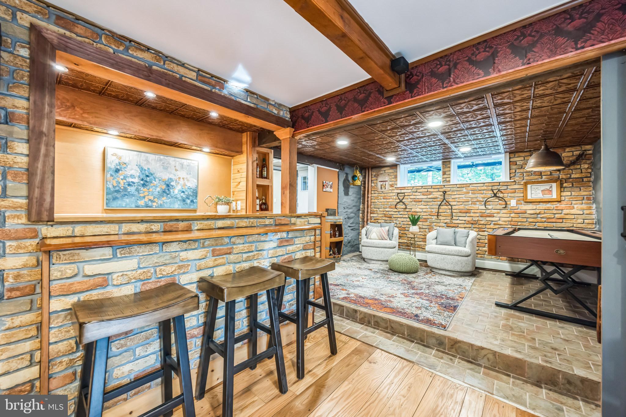 700 Pine Ridge Road Media, PA 19063 - Photo 37 of 50 a living room filled with furniture