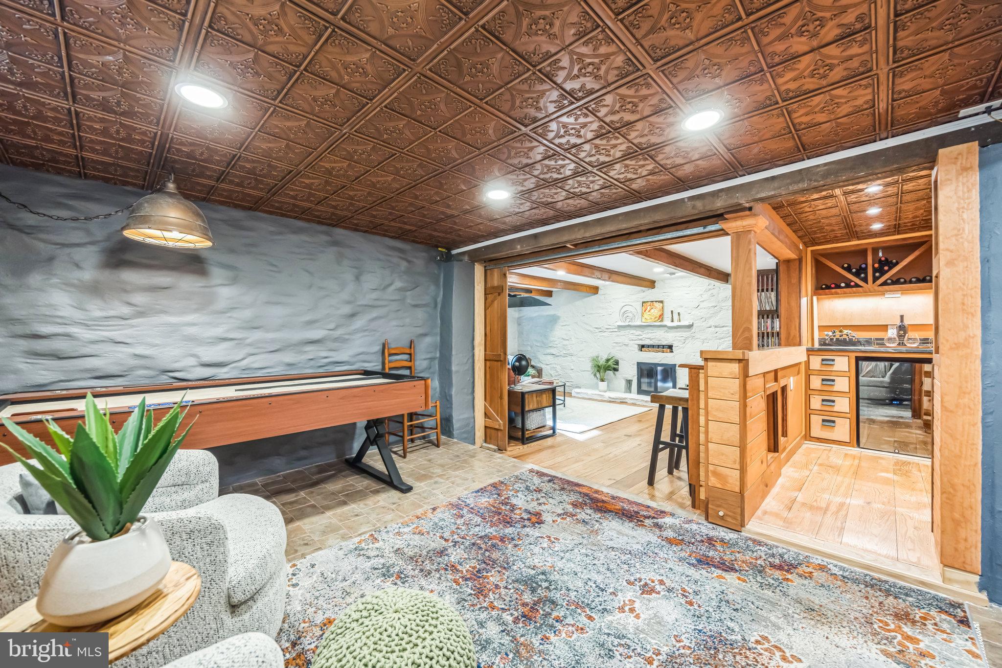 700 Pine Ridge Road Media, PA 19063 - Photo 40 of 50 a living room with patio furniture and a potted plant