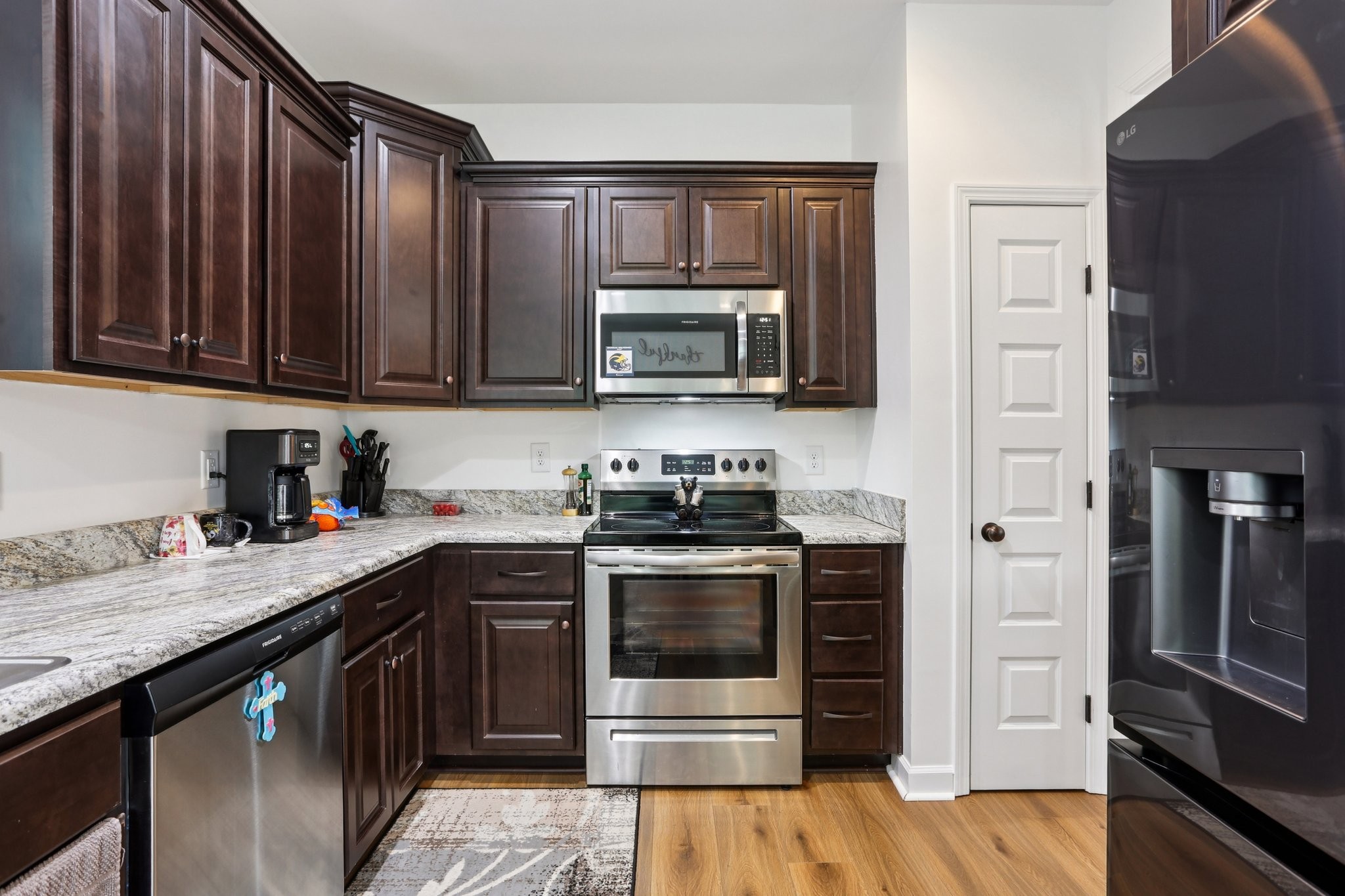 3045 Tacoma Lane Goodlettsville, TN 37072 - Photo 16 of 47 a kitchen with a stove and a microwave
