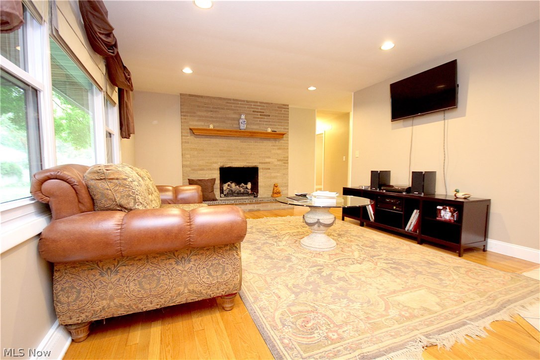 368 Sandhurst Road Akron, OH 44333 - Photo 4 of 32 Gallery Image 4