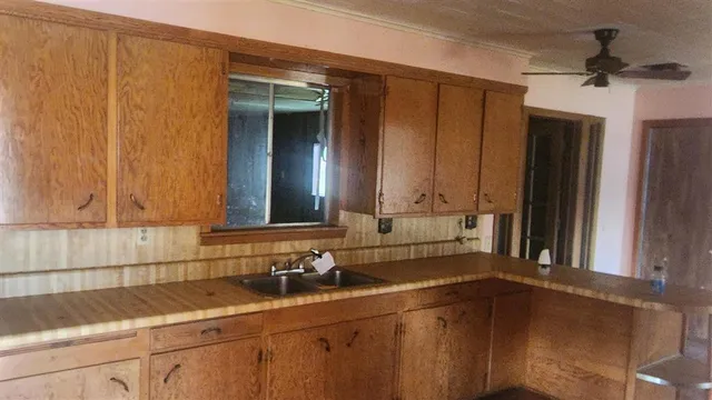 $31,500 | 914 Howard Street, Jennings, LA 70546