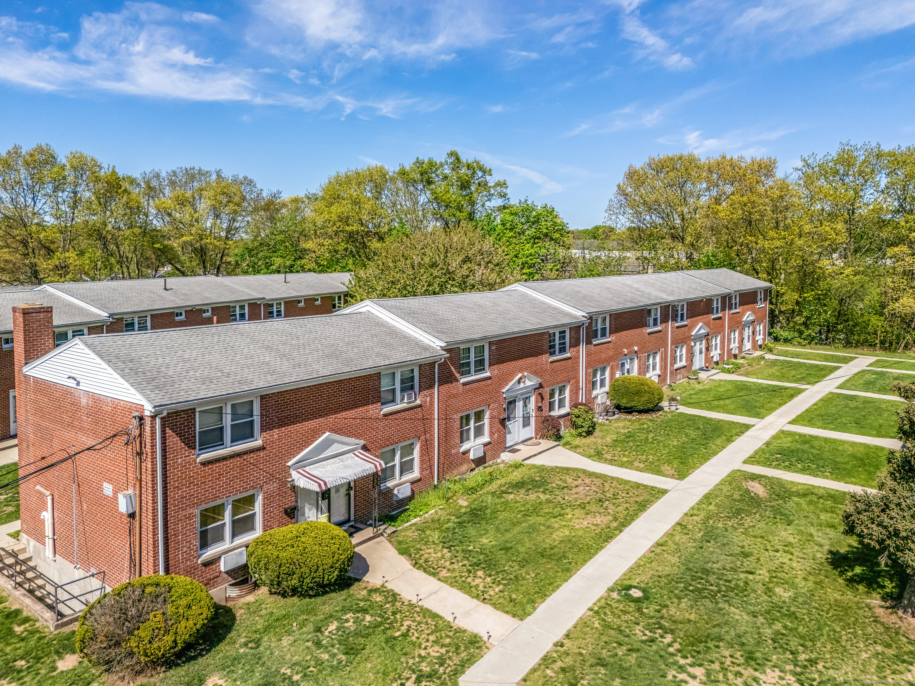 26 Karen Court, Unit A Bridgeport, CT 06606 - Photo 3 of 24