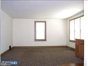298 Jackson Road Atco, NJ 08004 - Photo 3 of 6 Living Room