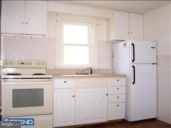 298 Jackson Road Atco, NJ 08004 - Photo 4 of 6 Kitchen