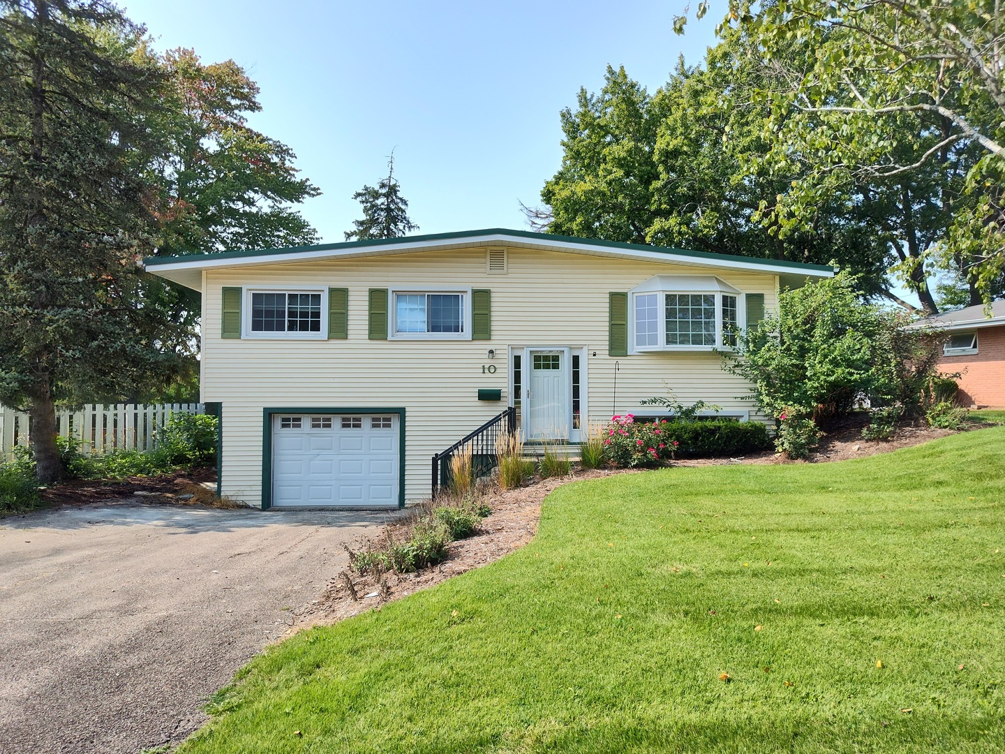 10 Chantilly Lane North Aurora, IL 60542 - Photo 1 of 36 a front view of a house with a garden and yard
