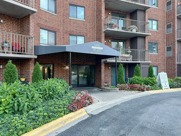 $1,700 | 1 Bloomingdale Place, Unit 404, Bloomingdale, IL 60108