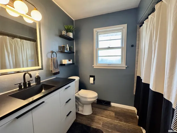 $194,000 | 119 Penny Lane, Macomb, IL 61455