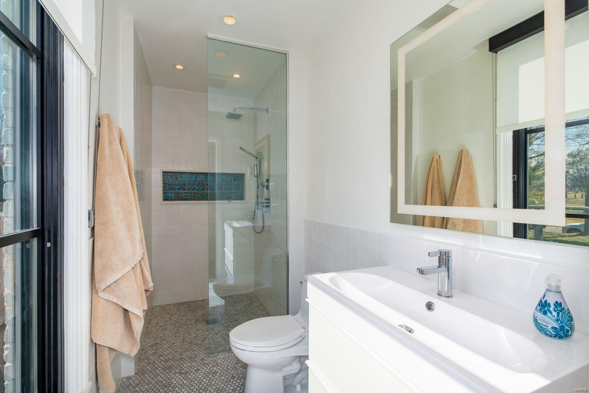 9239 Ladue Road St. Louis, MO 63124 - Photo 16 of 28