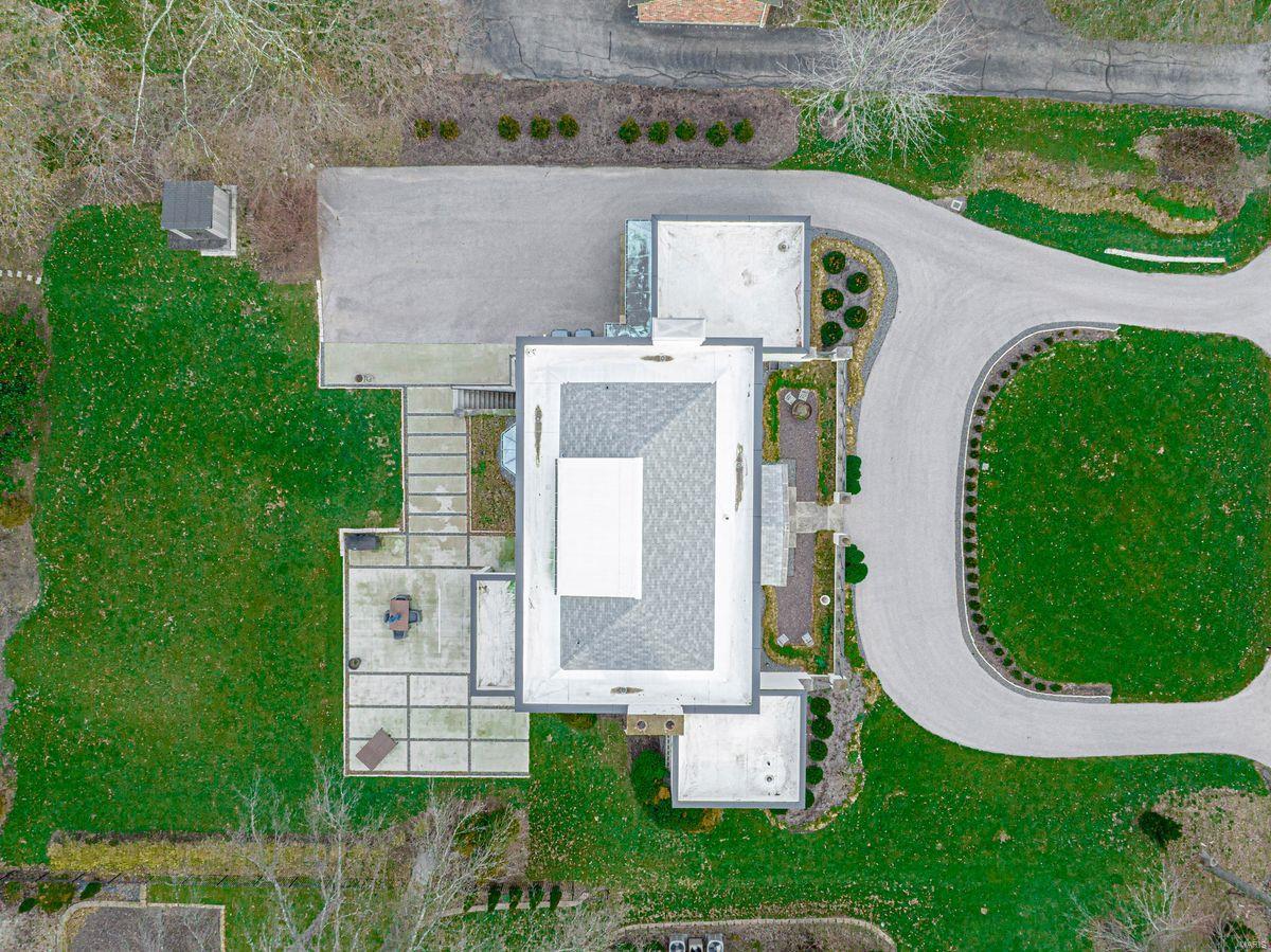 9239 Ladue Road St. Louis, MO 63124 - Photo 2 of 28