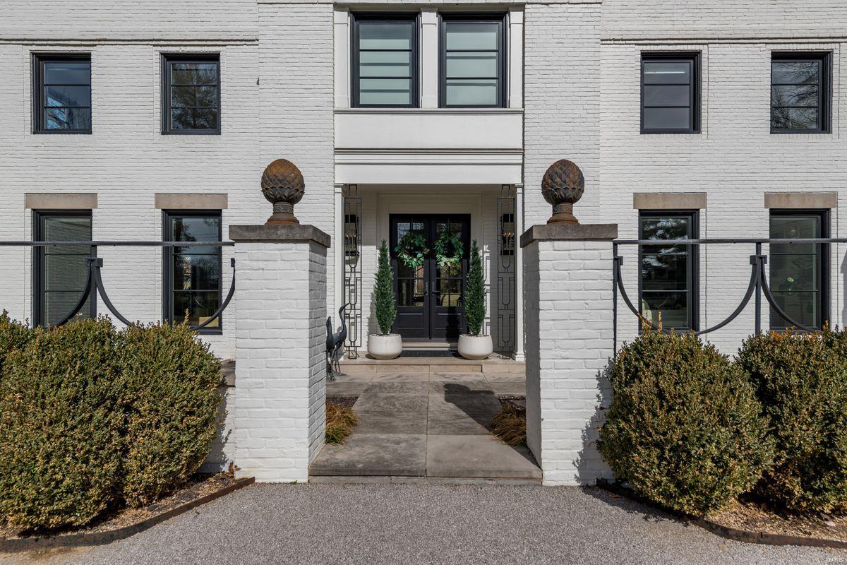 9239 Ladue Road St. Louis, MO 63124 - Photo 3 of 28