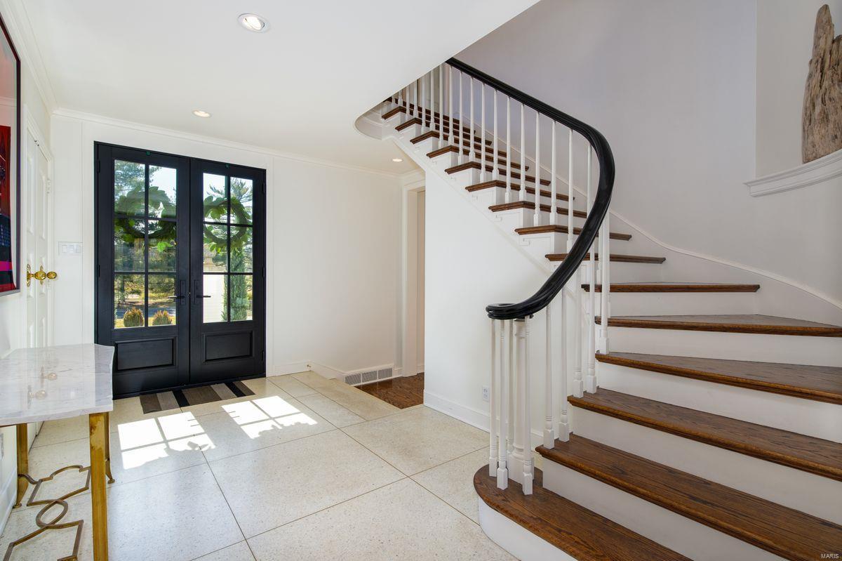 9239 Ladue Road St. Louis, MO 63124 - Photo 4 of 28