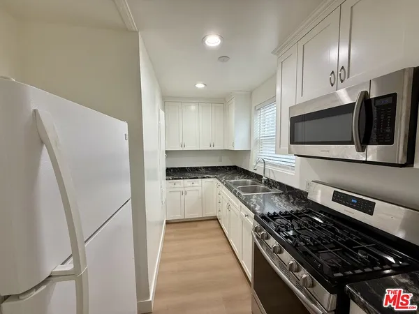 $1,995 | 221 South Kenwood Street, Unit 8, Glendale, CA 91205
