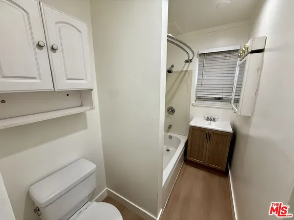 $1,995 | 221 South Kenwood Street, Unit 8, Glendale, CA 91205