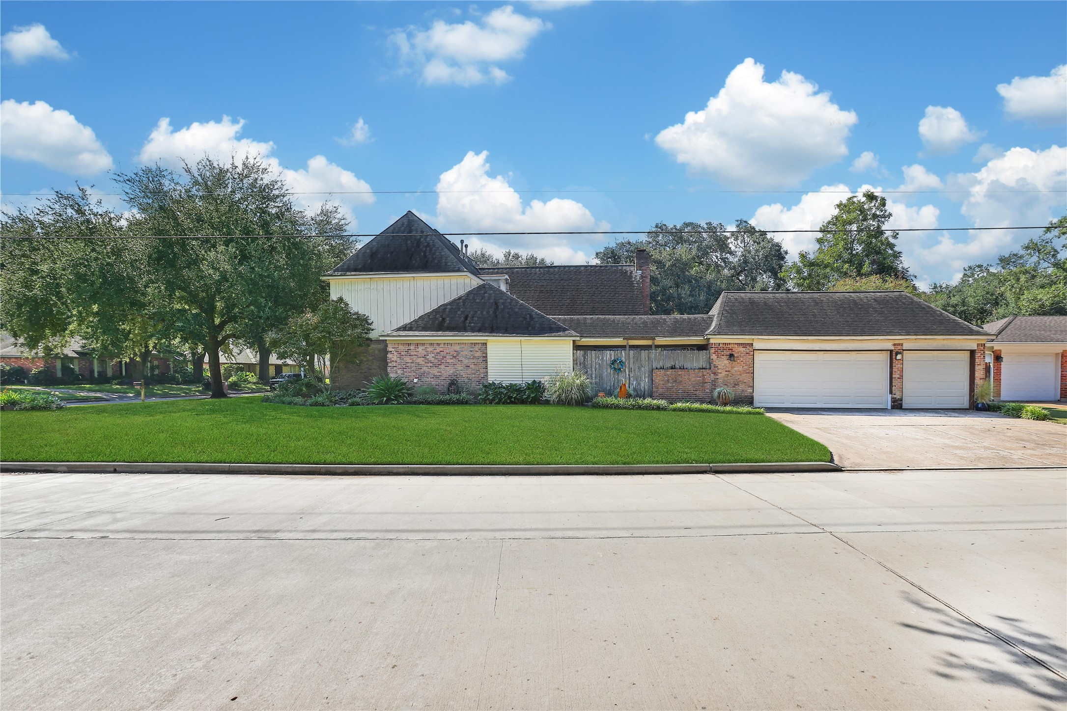 2902 Blue Lakes Lane Missouri City, TX 77459 - Photo 29 of 34 a front view of house with yard and green space