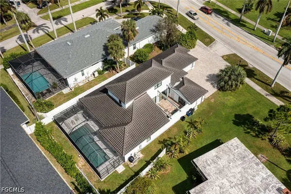 $6,200 | 10600 McGregor Boulevard, Fort Myers, FL 33919