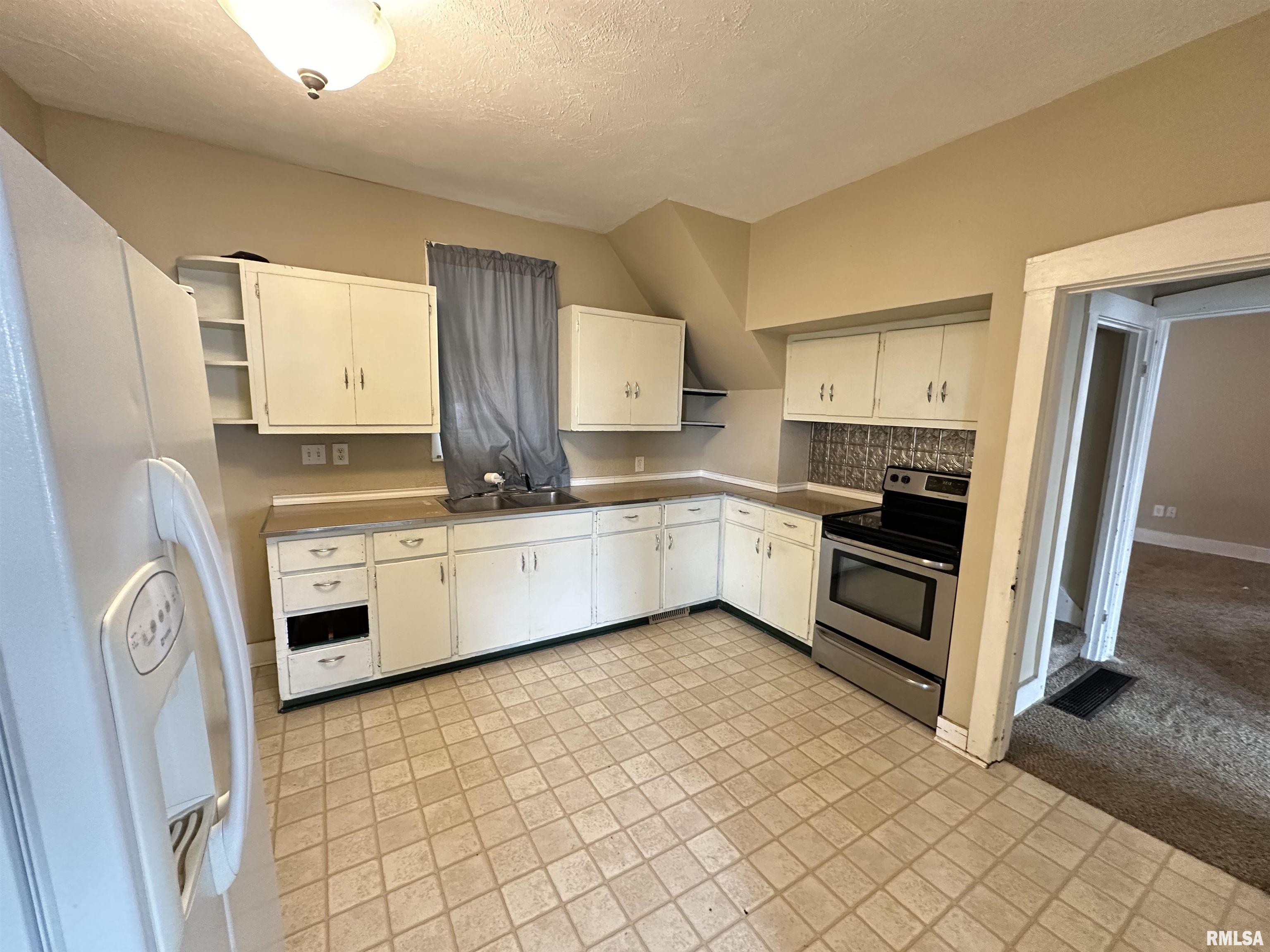 104 School Street Camp Point, IL 62320 - Photo 7 of 30