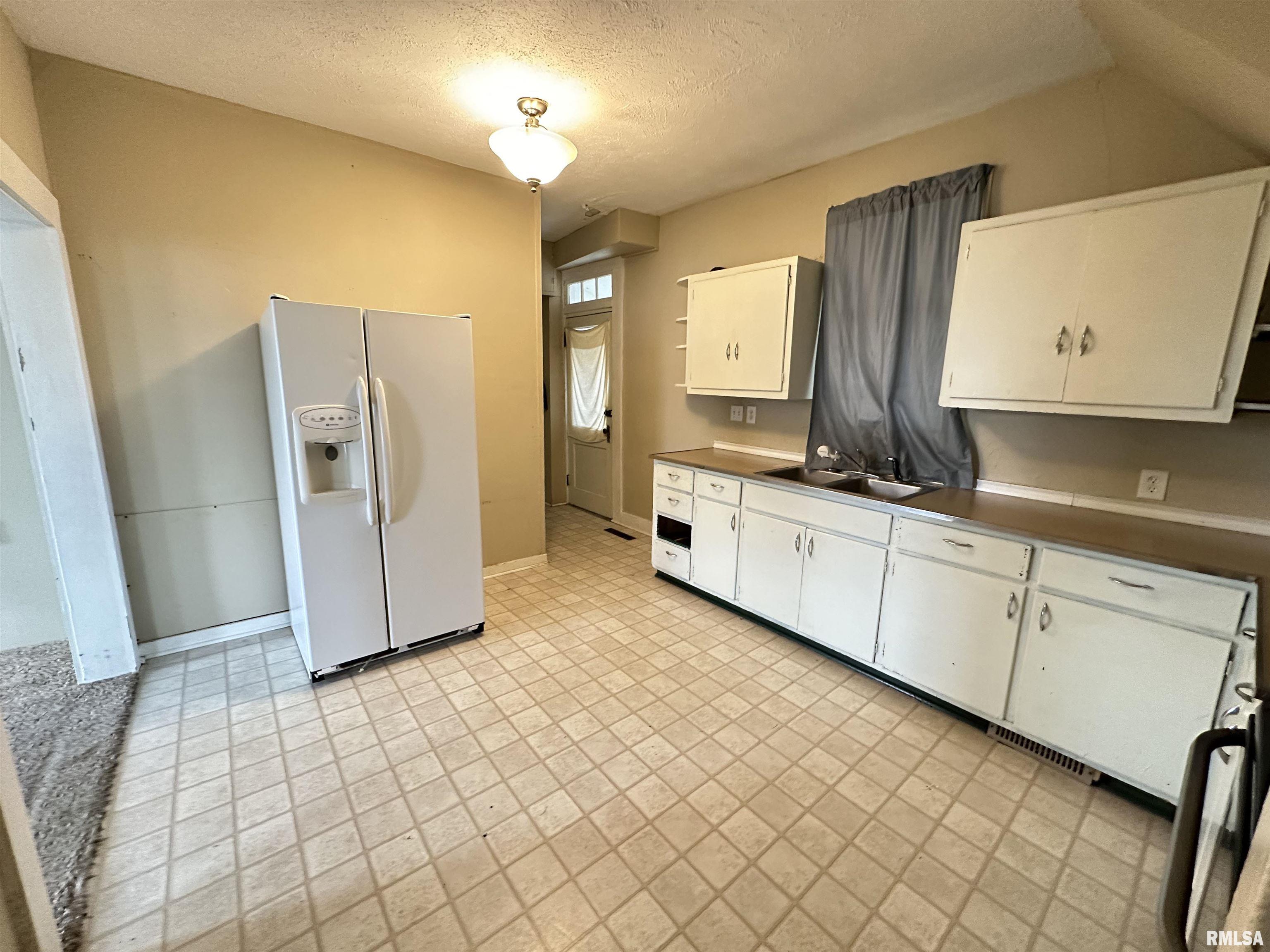 104 School Street Camp Point, IL 62320 - Photo 8 of 30