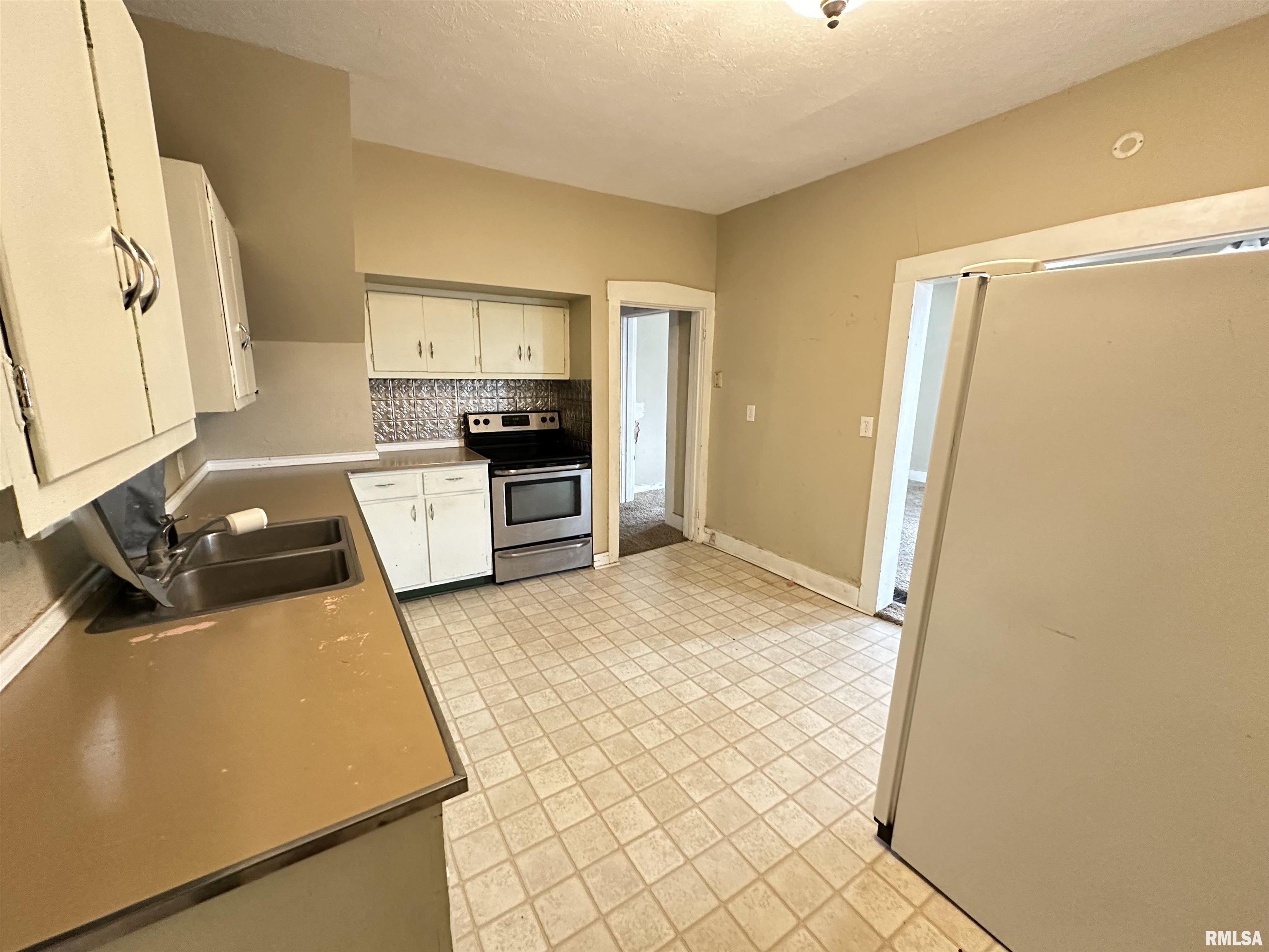 104 School Street Camp Point, IL 62320 - Photo 9 of 30