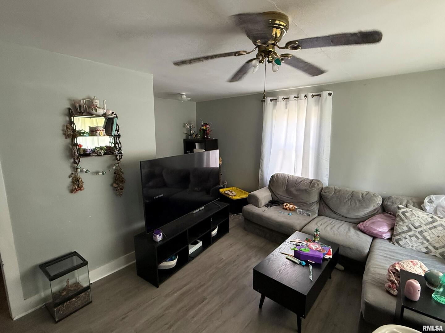 1603 Ferry Street Metropolis, IL 62960 - Photo 14 of 26 a living room with furniture