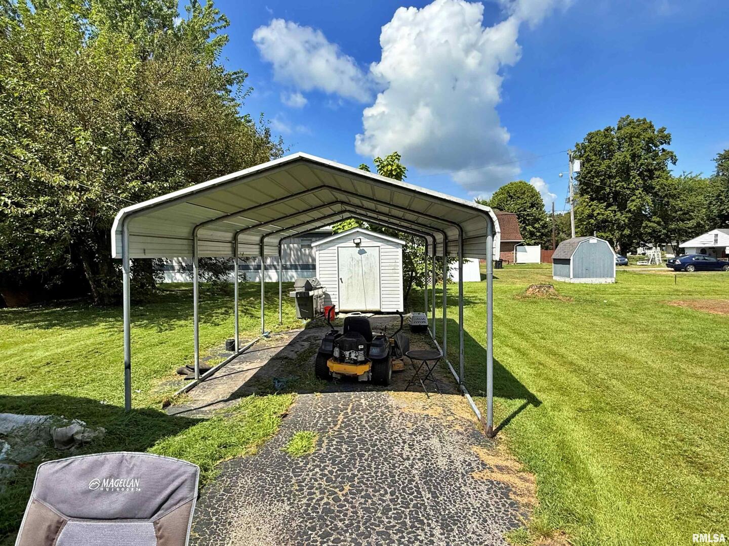 1603 Ferry Street Metropolis, IL 62960 - Photo 25 of 26 a front view of a house with a yard