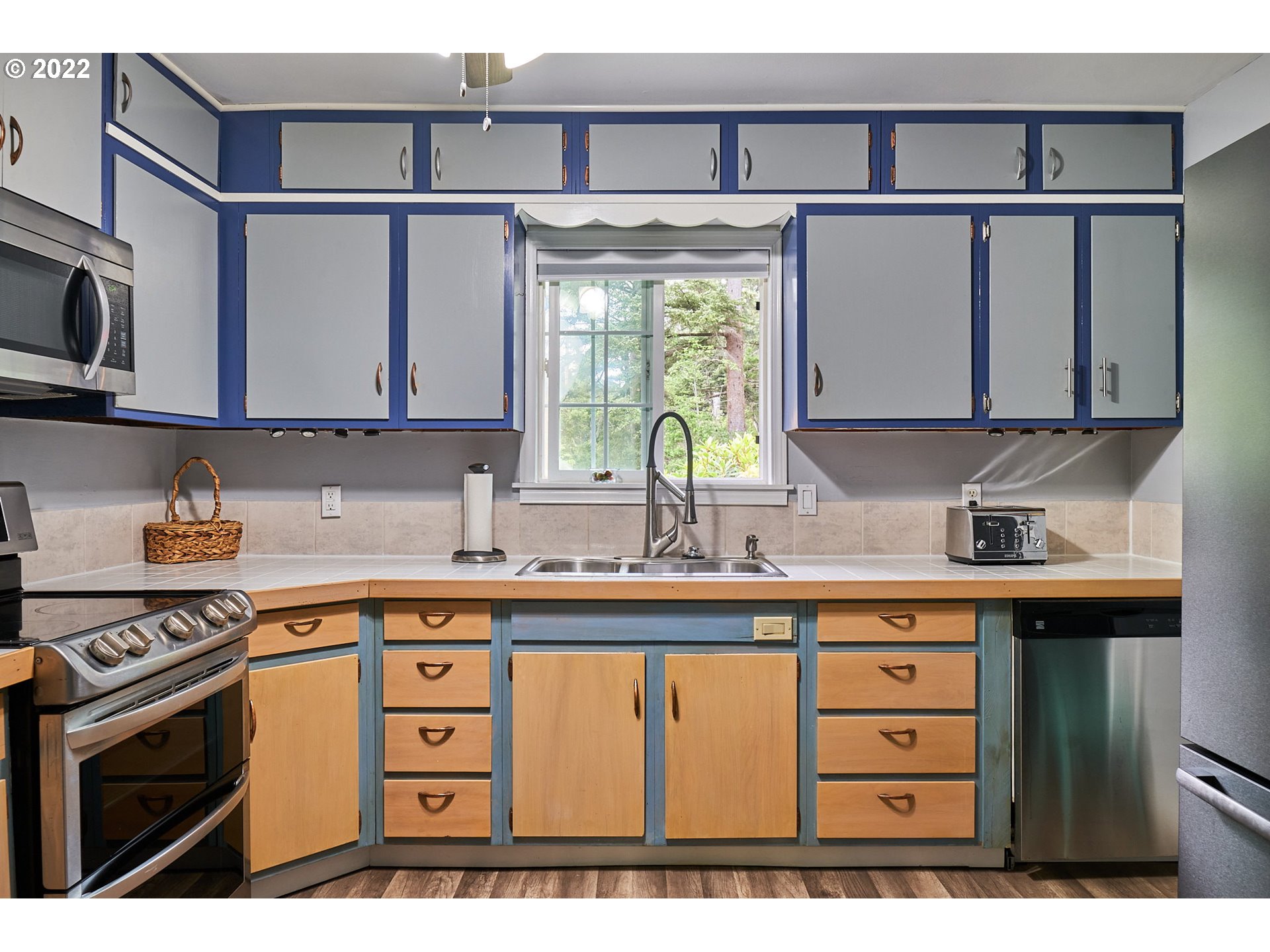 46 Northeast Blodgett Road Yachats, OR 97498 - Photo 12 of 32