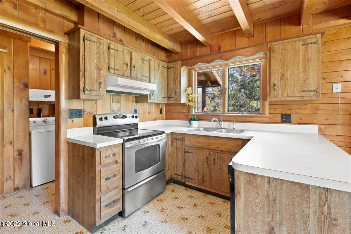 957 Western Road Castleton-on-Hudson, NY 12033 - Photo 11 of 36 08-MW2_7177