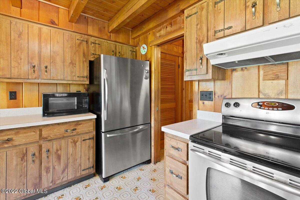 957 Western Road Castleton-on-Hudson, NY 12033 - Photo 13 of 36 11-MW2_7195