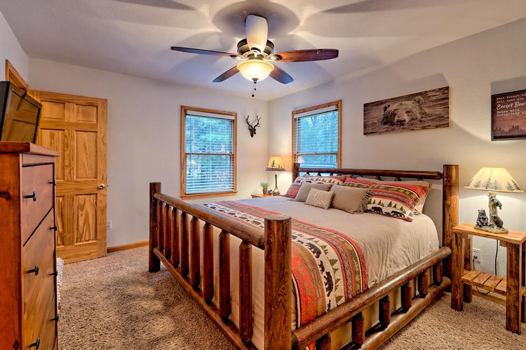 36 Prairie Crossing Murphy, NC 28906 - Photo 33 of 71 a bedroom with a bed and a chandelier