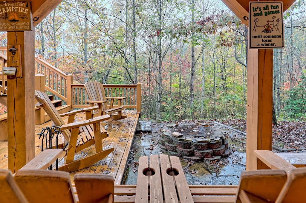 36 Prairie Crossing Murphy, NC 28906 - Photo 61 of 71 a view of an chairs and tables in the balcony