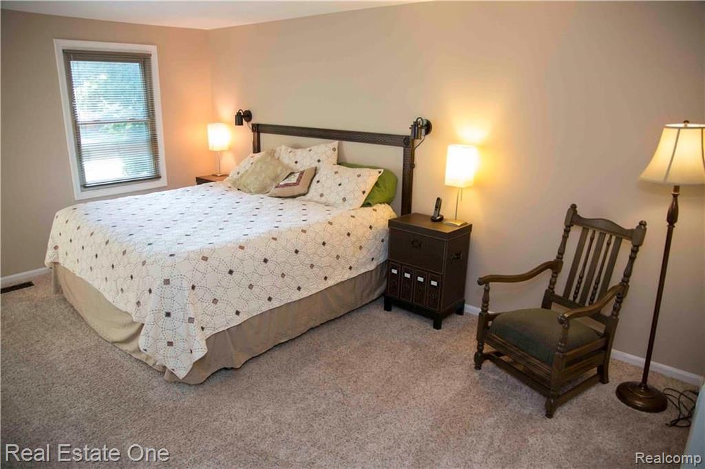 1736 North Kilburn Road Rochester Hills, MI 48306 - Photo 28 of 32