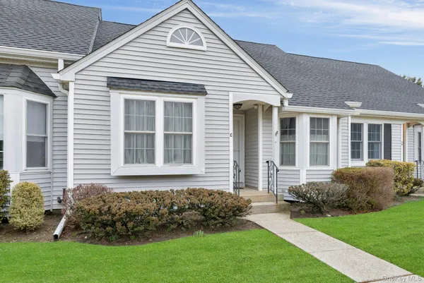 $3,200 | 2555 Youngs Avenue, Unit 14C, Southold, NY 11971