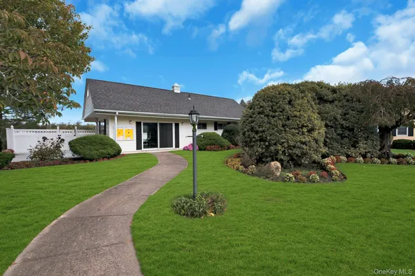 $3,200 | 2555 Youngs Avenue, Unit 14C, Southold, NY 11971