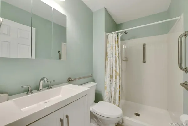 $3,200 | 2555 Youngs Avenue, Unit 14C, Southold, NY 11971