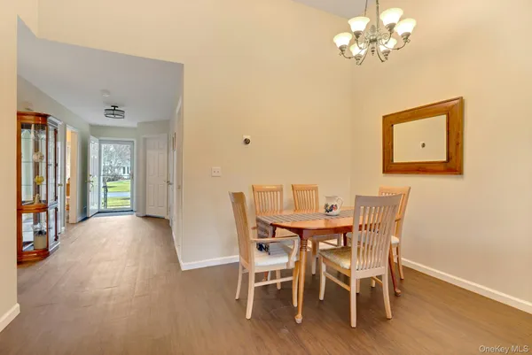 $3,200 | 2555 Youngs Avenue, Unit 14C, Southold, NY 11971