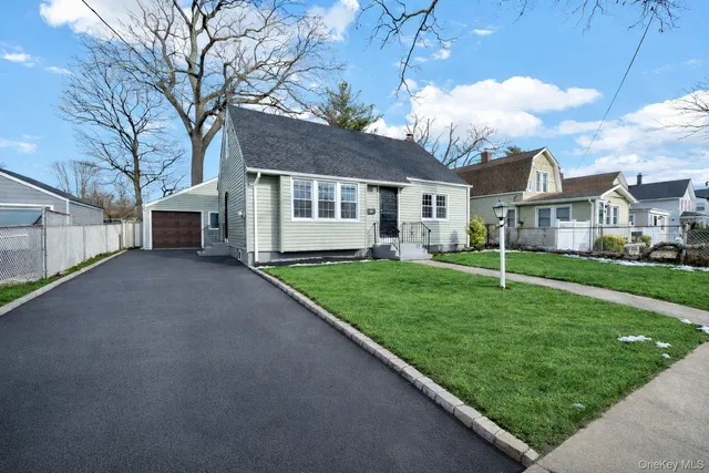 $689,000 | 450 Rhodes Lane, West Hempstead, NY 11552