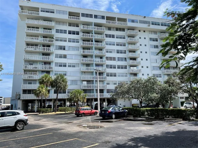 $320,000 | 13155 Ixora Court, Unit 901, North Miami, FL 33181