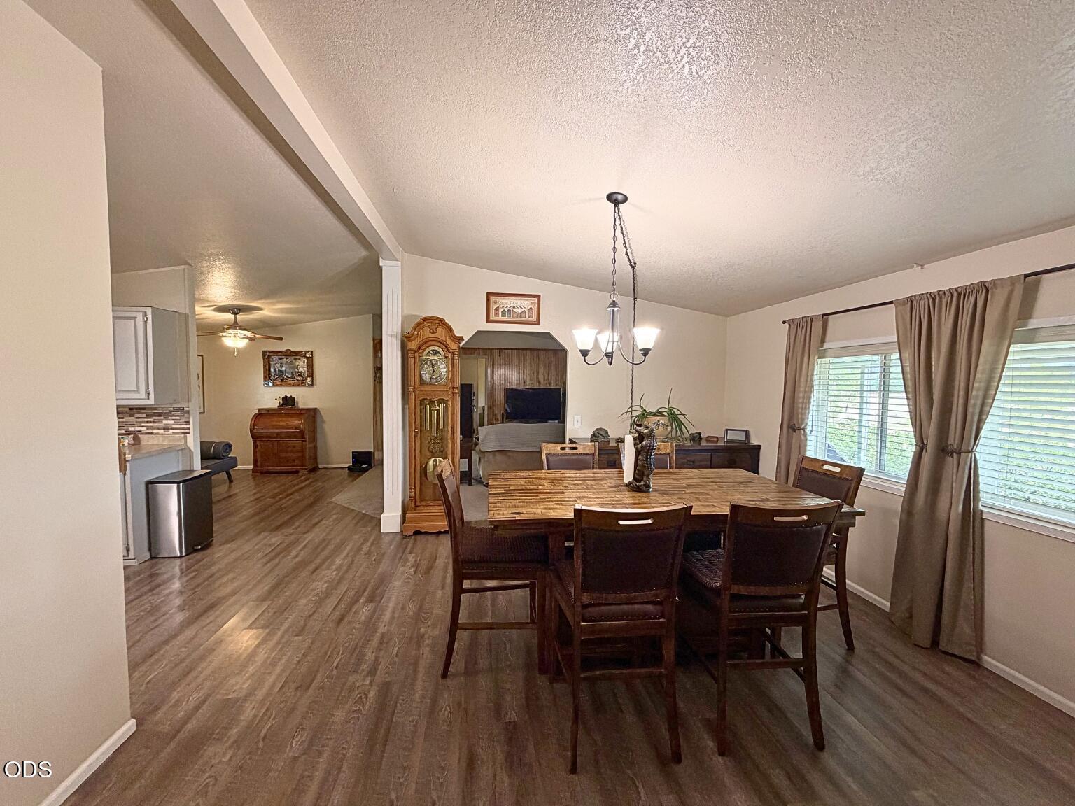 63 Rogue River Drive Eagle Point, OR 97524 - Photo 12 of 46