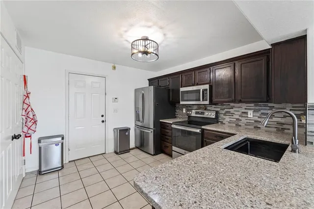 $299,000 | 1526 Legend Trail Drive, Unit B, Lawrence, KS 66047