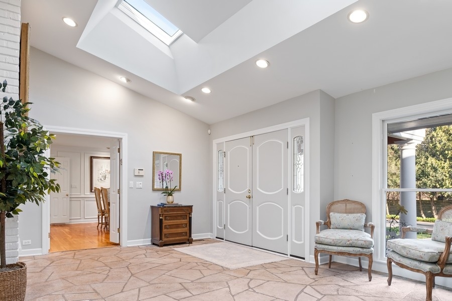 48 Meadowview Road Northfield, IL 60093 - Photo 2 of 42 a living room with furniture