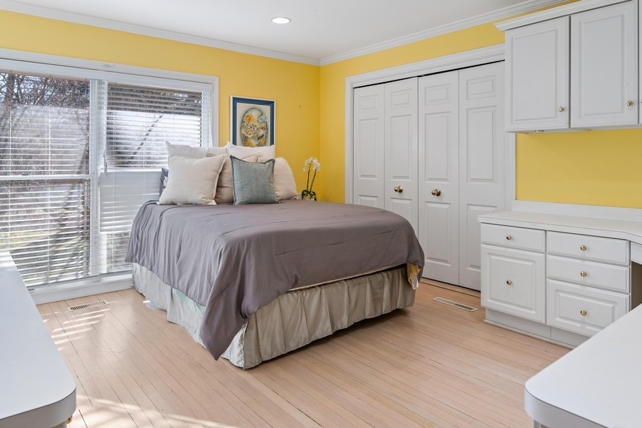 48 Meadowview Road Northfield, IL 60093 - Photo 31 of 42 a bedroom with a bed and dresser