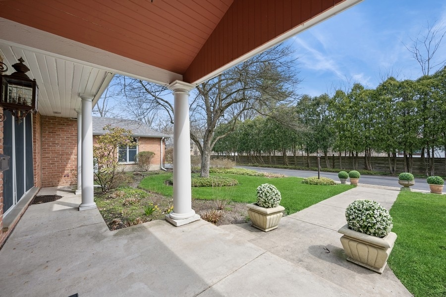 48 Meadowview Road Northfield, IL 60093 - Photo 33 of 42 a view of a garden with patio