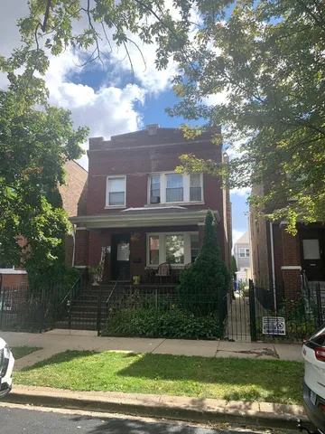$1,900 | 3013 North Hamlin Avenue, Unit 2, Chicago, IL 60618