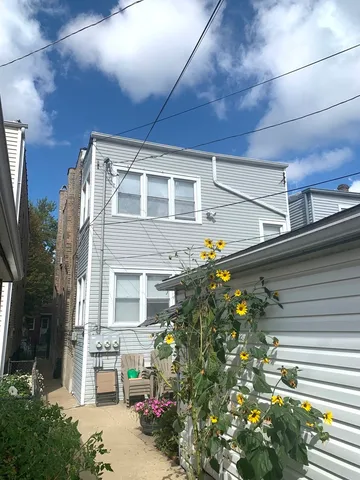 $1,900 | 3013 North Hamlin Avenue, Unit 2, Chicago, IL 60618