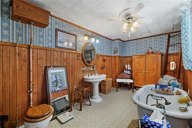 a view of an outdoor space