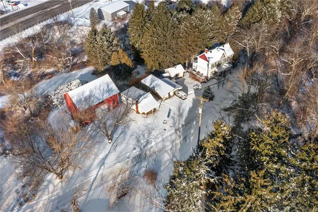 a view of entryway with lake view