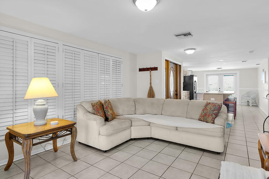 303 Sombrero Beach Road Marathon, FL 33050 - Photo 35 of 84 Side A-spacious living area w/sectional
